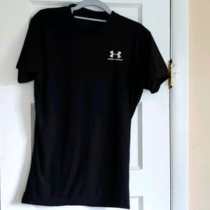 Men's black Under Armor stretch T-shirt